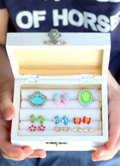 Diy Jewelry Box For Kids To Organize Rings And Earrings Gluesticks Blog