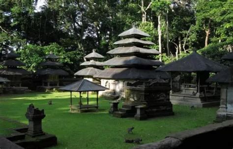 Obyek Wisata Alas Kedaton Bali