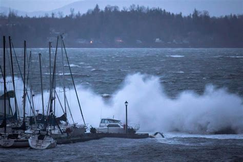 Find information on current bc hydro outages, how to prepare for a power outage, report an outage and what to do during a power outage. BC Hydro says customers largely unprepared for outages despite increasingly severe weather - The ...