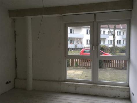Als erstes würde ich nun erstmal den putz von den wänden entfernen. Außenwand von innen verkleiden? (Dämmung, Trockenbau)