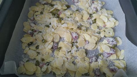 (original recipe said to line the baking tray with baking paper but i find that it is easier to remove the. Diy Florentine Powder : Https Encrypted Tbn0 Gstatic Com ...