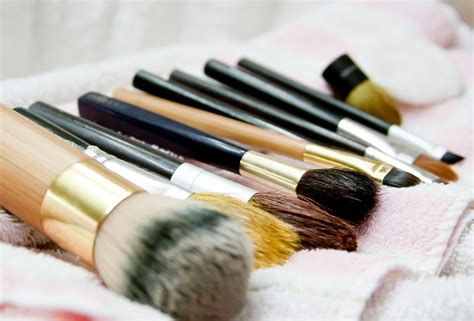 Cómo Y Cada Cuánto Debes Limpiar Tus Brochas De Maquillaje