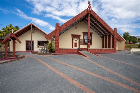The Guided Tour Whakarewarewa The Living Maori Village