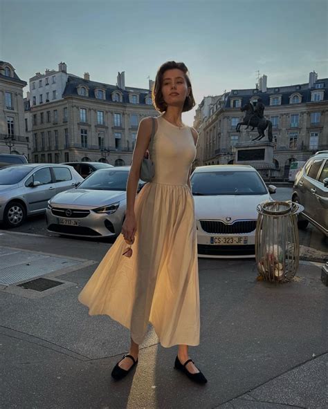 優雅的法式夏日穿搭：模特兒ksenia Kov平日走在巴黎街頭都穿什麼？
