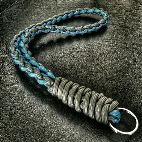 Create a sturdy paracord belt using 550 paracord that should hold all the rope you need for an emergency. Key fob lanyard | Paracord bracelet patterns, Paracord braids, Parachute cord crafts