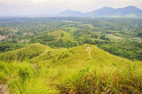 Bukit Batu Manda Spot Foto Di Sumatera Barat Dengan Pemandangan Pegunungan