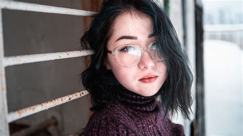 Wallpaper Face Portrait Women With Glasses Dyed Hair Eyeliner Snow Winter 2560x1440