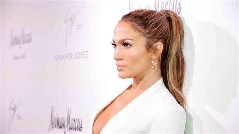 Jennifer Lopez Puts Her Dancer Legs On Display For The Gram