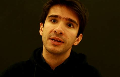 Quand un journaliste de libération est venu voir juan branco pour faire son portrait, il ne s'attendait sûrement pas à une telle histoire. Entretien avec Juan Branco : l'Union Européenne accusée de ...