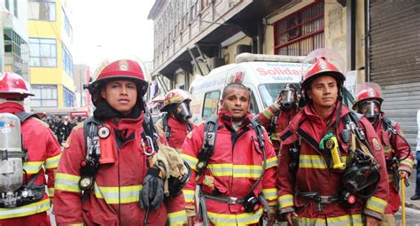 Unos 400 Bomberos Fueron Necesarios Para Controlar Incendios En Lima Y