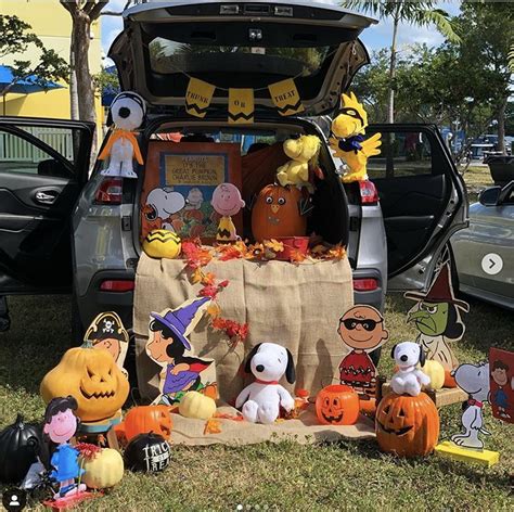 A Trunk Decorated With The Theme Of Charlie Browns Great Pumpkin There Are Several Snoopy