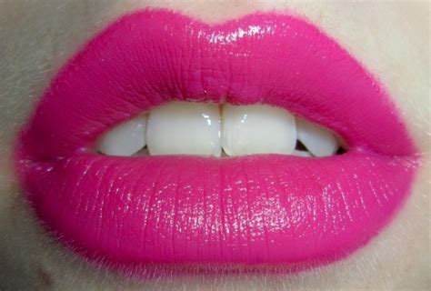 Classic Retro Glamour Neon Lips