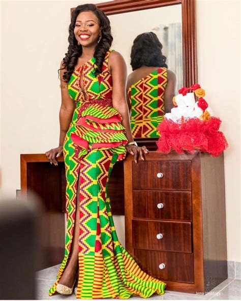 Pin By Sylvie On Kente Kente Dress African Traditional Dresses Latest African Fashion Dresses
