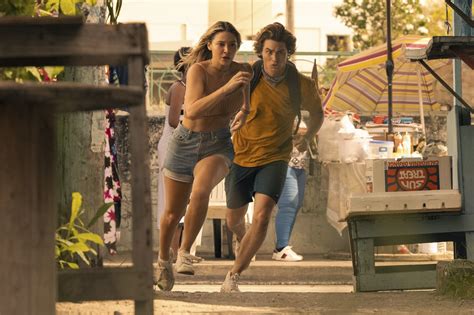 John B And Sarah Are On The Run In Outer Banks Season 2 First Look