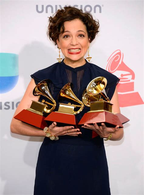 Natalia Lafourcade Encabeza Los Ganadores De Los Grammy Latinos 2015