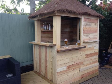 Diy Outdoor Pallet Bar With Pyramid Style Roof Outdoor Pallet Bar