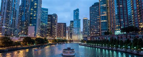 Guide to downtown chicago chicago nightlife, bars & night clubs, restaurants, hotels, shopping, entertainment & events. Chicago River North Hotels Close to Downtown | Moxy ...