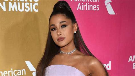 Ariana Grande Shows Off Her Naturally Curly Hair