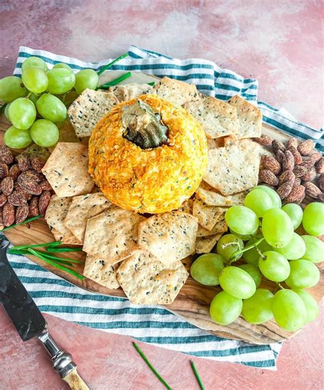 Pumpkin Shaped Cheese Ball Tipps In The Kitch