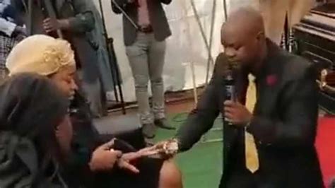 Watch Man Proposes To His Girlfriend At Her Fathers Funeral And Tweeps Are Horrified