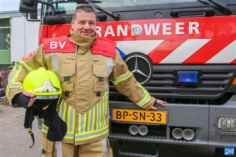 Redactie 1limburg, brandweer voor kat z'n viool naar kanaal nederweert 1limburg maandag 2 maart 2015; Nieuwe bluspakken voor Brandweer Nederweert - Nederweert24