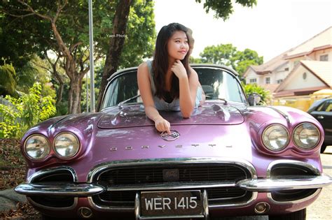Yaen Photo Classic Car Pin Up Girl