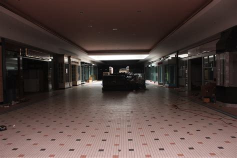 Inside The Abandoned Cloverleaf Mall In Chesterfield Va Flickr