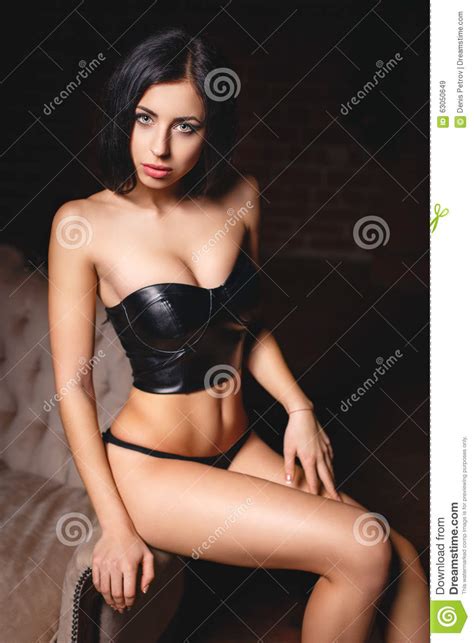 Piękna Seksowna Dziewczyna W Czarnej Bieliźnie Obraz Stock Obraz złożonej z doskonały