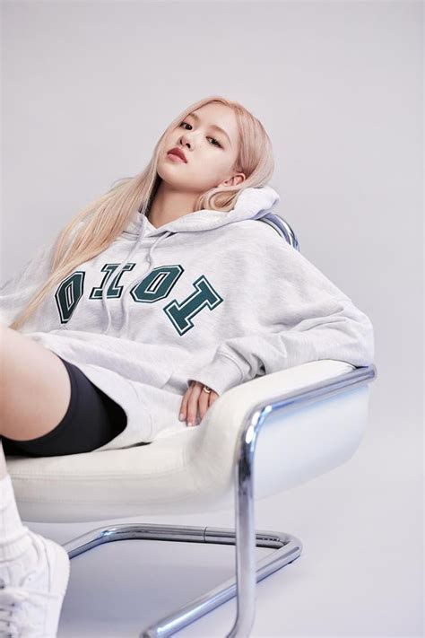 Blackpinks Rosé Selected As Model For Streetwear Brand 5252 By Oioi