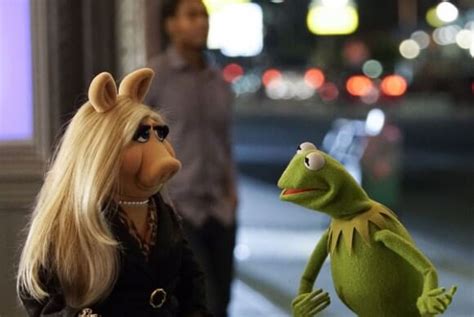 The Muppets Episode One Review 2015 Pig Girls Dont Cry
