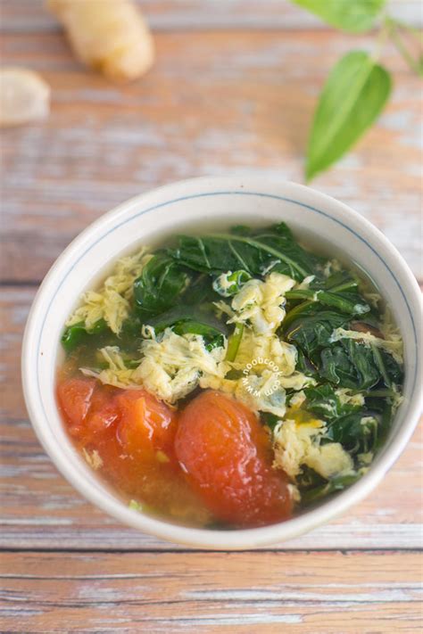 Serve garnished with freshly ground pepper. Spinach Egg Drop Soup Recipe | NoobCook.com