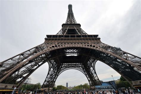 Remise En Service Dun Deuxième Ascenseur à La Tour Eiffel La Presse