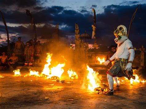 Bali Kecak Dance And Jimbaran Seafood Dinner With Japanese Guide