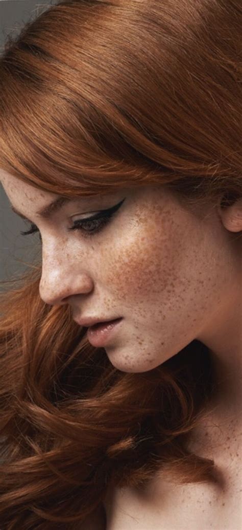 Pin By Carmin Ortiz On Charmr S Man S Kryptonite Beautiful Freckles Red Haired Beauty Redheads