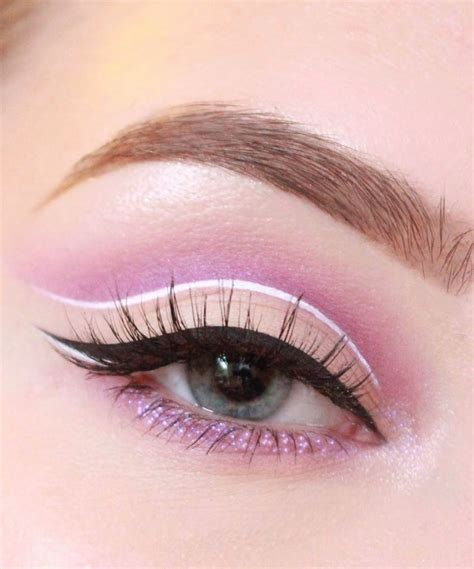 the newer trends on natural edgy glittery colored and creative eyeliner for 2018 cute eye