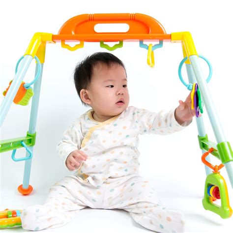 Mainan ini umumnya jadi yang pertama dibeli oleh orang tua untuk anak mereka. 5 Mainan untuk Stimulasi Bayi Usia 3 Bulan | Morinaga Platinum