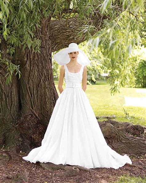 I absolutely love ballgowns and wedding gowns, but this is my first wedding dress. Perfect Gowns for an Outdoor Wedding | Martha Stewart Weddings