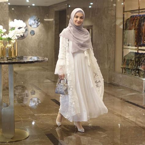 √ 45+ Model Gamis Putih Polos Kombinasi Terbaru 2020