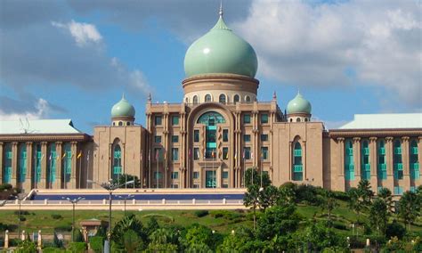 Hak pekerja terhadap kontrak pekerjaan bertulis dulu lain sekarang lain. K'jaan setuju wujud kod tugas, fungsi setiausaha politik ...