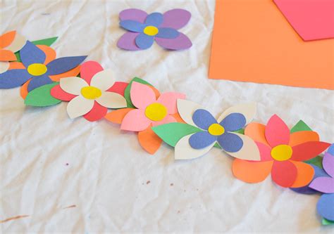 Make paper crowns using our awesome collection of crown templates. Flower Crown Spring Craft | What Can We Do With Paper And Glue