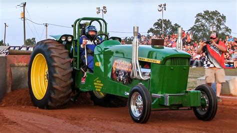 V8 Small Block Tractors Pulling Videos