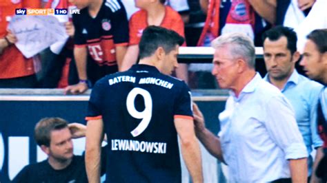Check this player last stats: Nach Auswechslungs-Wirbel - Will sich Lewandowski von ...