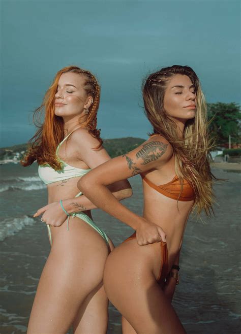Download Sexy Beach Girlfriends Wallpaper