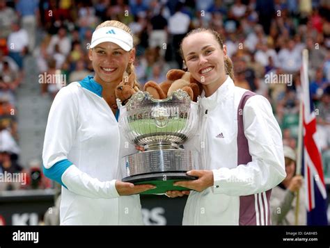 Tennis Australian Open Damendoppel Finale Anna Kournikova Und Martina Hingis Feiern Ihren