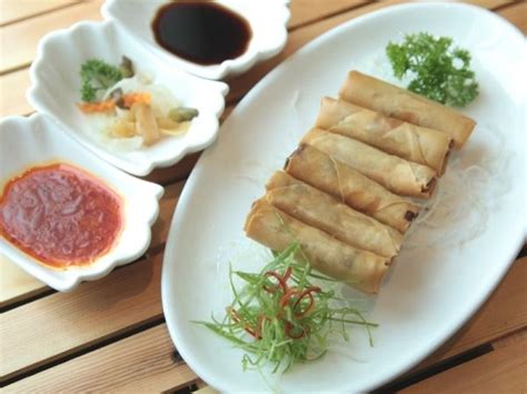 I mini involtini primavera vegetariani sono ideali da servire in un aperitivo. Involtini primavera veg nel 2020 | Idee alimentari ...