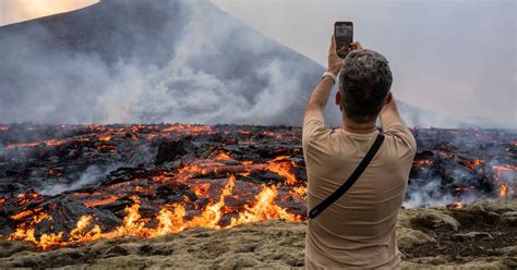 Iceland Urges Tourists To Stay Away As Volcanic Eruption Emits Toxic Gas Mirror Online