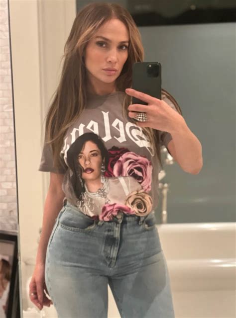 Jennifer Lopez Pays Tribute To Selena With Concert T Shirt