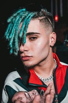 Lil pump is an eccentric young rapper that wants his hairstyle with dreads to be a real statement. Icy Narco | Creative hair in 2019 | Frisuren, Herren ...
