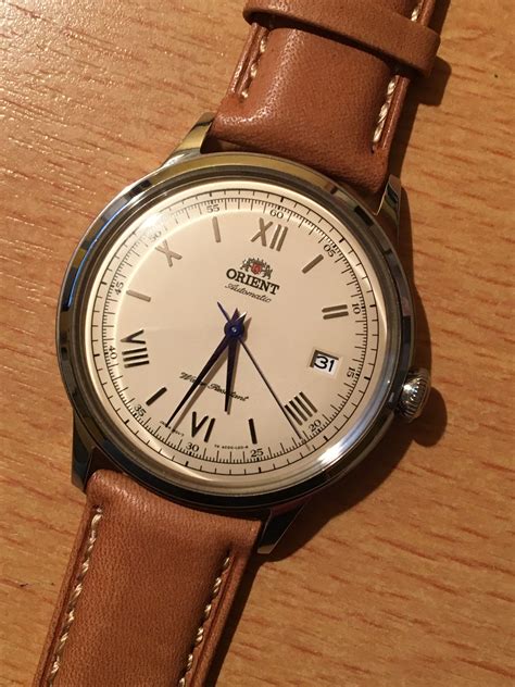 Orient Bambino 40mm Vintage cream dial with tan strap. | Cajas