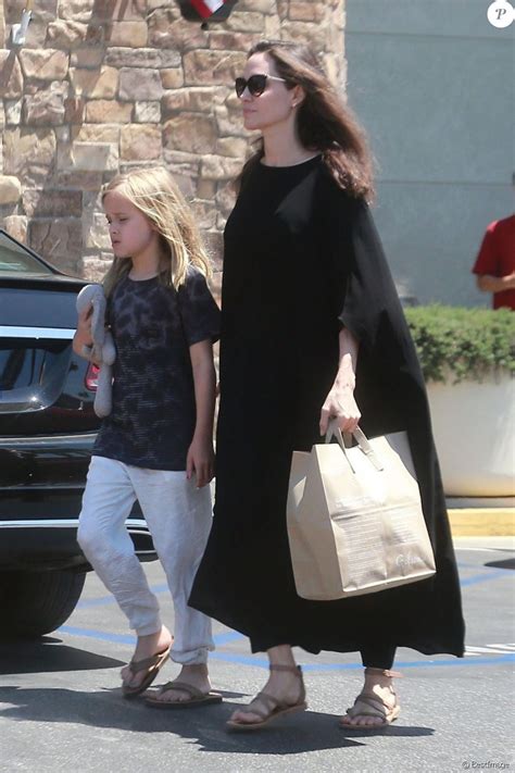 Angelina Jolie Fait Du Shopping Avec Sa Fille Vivienne Pour Le Jour